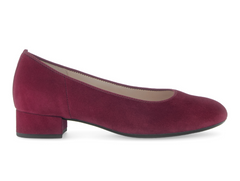 Gabor 71.421.15 - Burgundy slip-on shoe with a low block heel on a white background